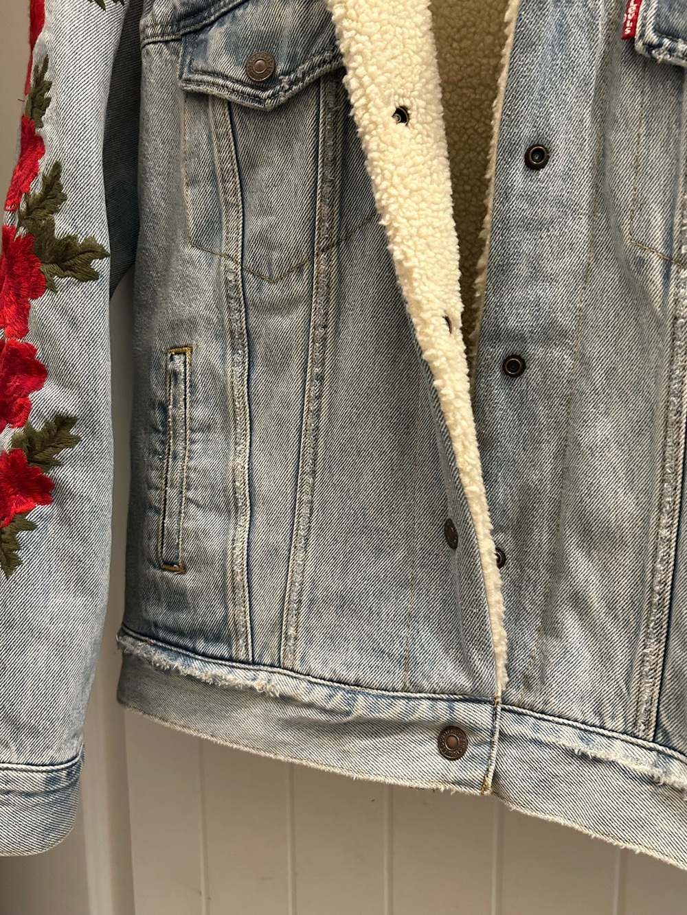 Levi's Light Blue Denim Sherpa Jacket with Red Rose Embroidery - Picture 7 of 10